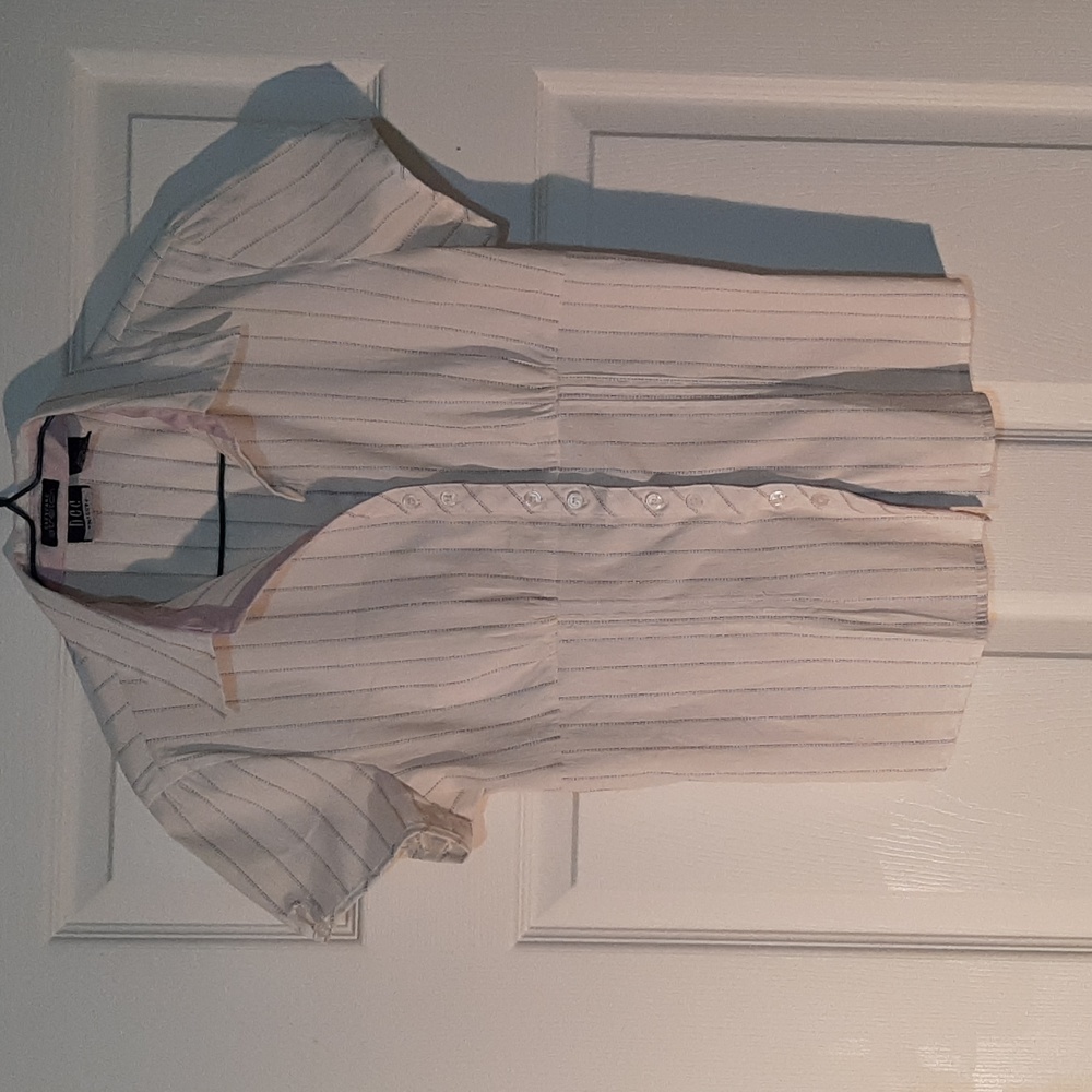 DCC Missy short sleeve button up women's top. Size medium.